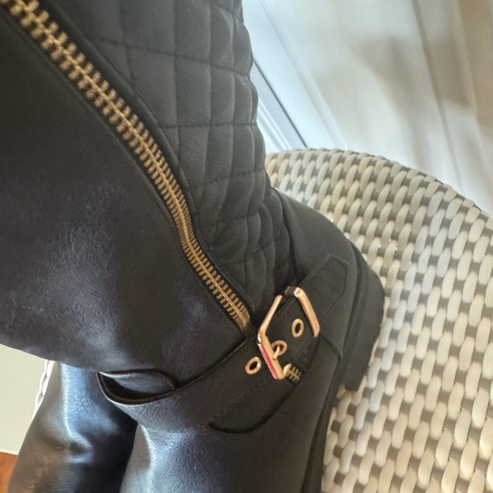 Comfortable classic black boot with gold hardware sz 7.5 - Picture 5 of 16